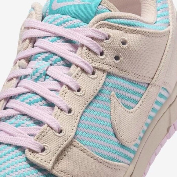 Nike🔥 dunks
Heat wave
Brand new
*rare
NWOT - Picture 12 of 13